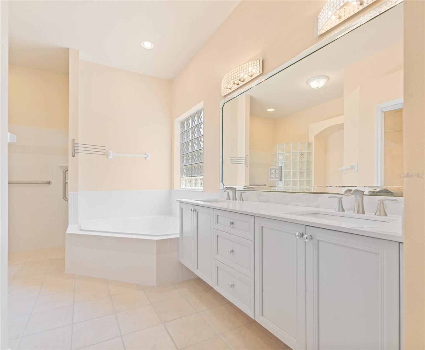 3 VILLAGE VIEW DR