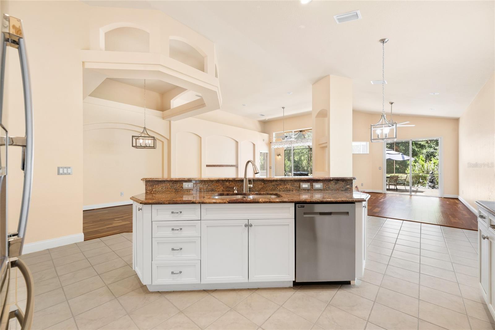 3 VILLAGE VIEW DR