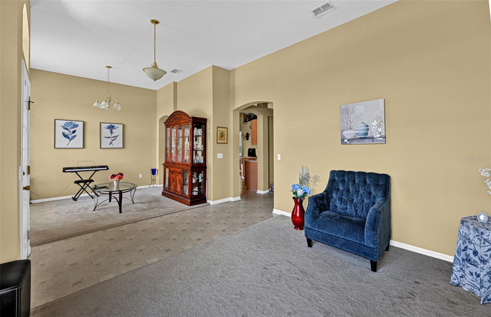 7 PHOENIX LN