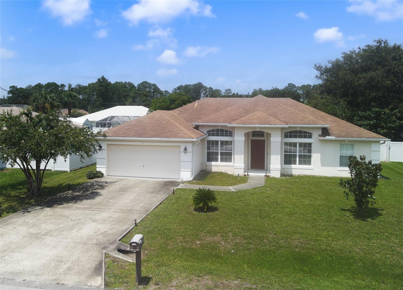 7 PHOENIX LN