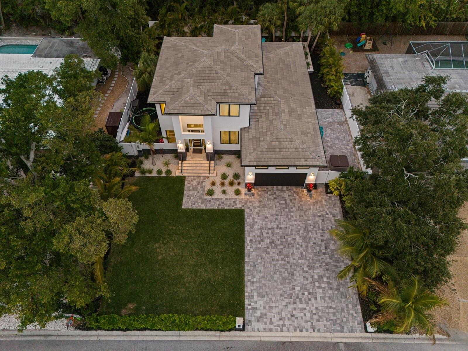 577 VENICE LN