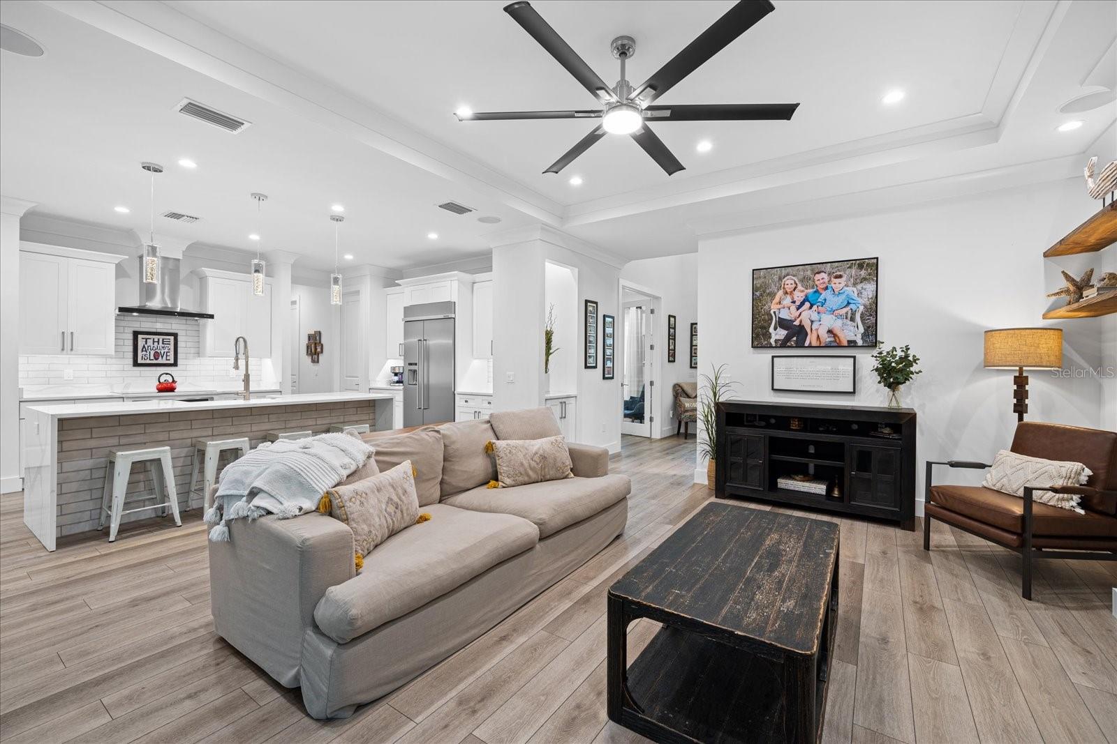 577 VENICE LN