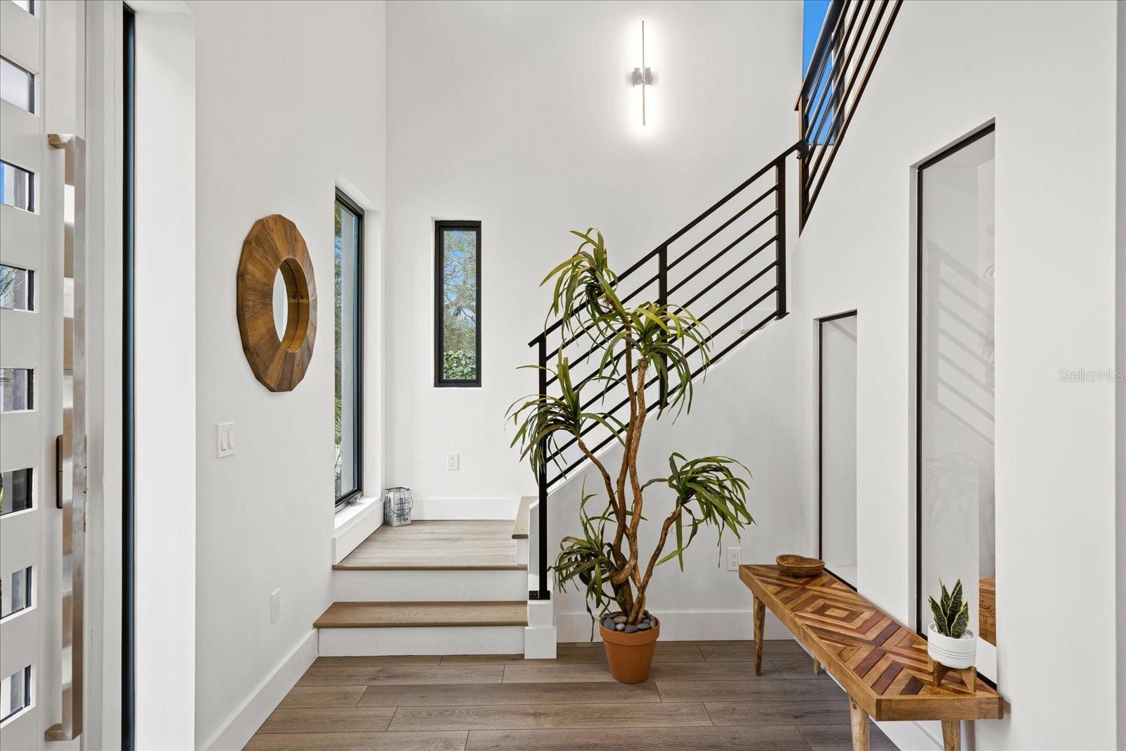 577 VENICE LN