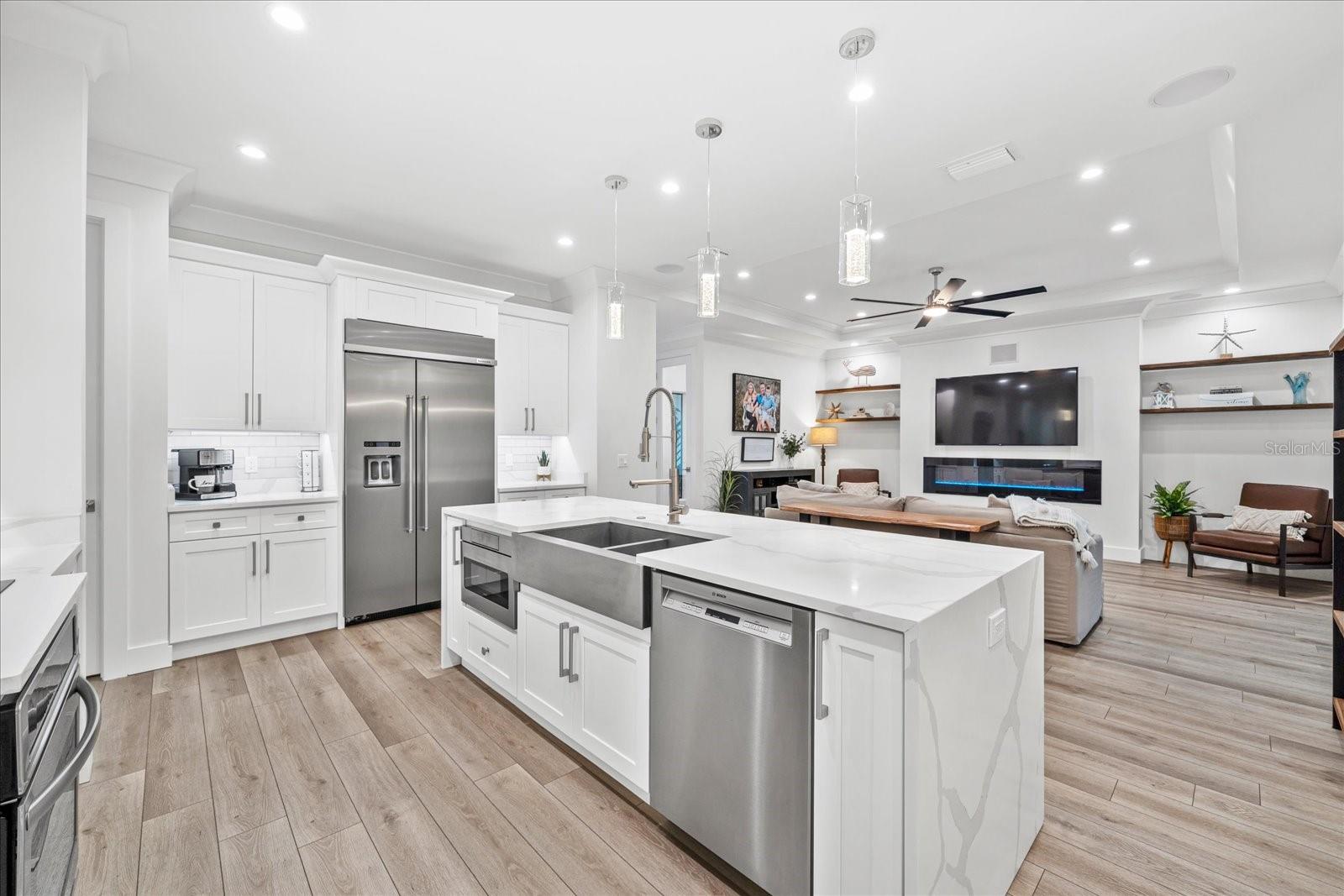 577 VENICE LN