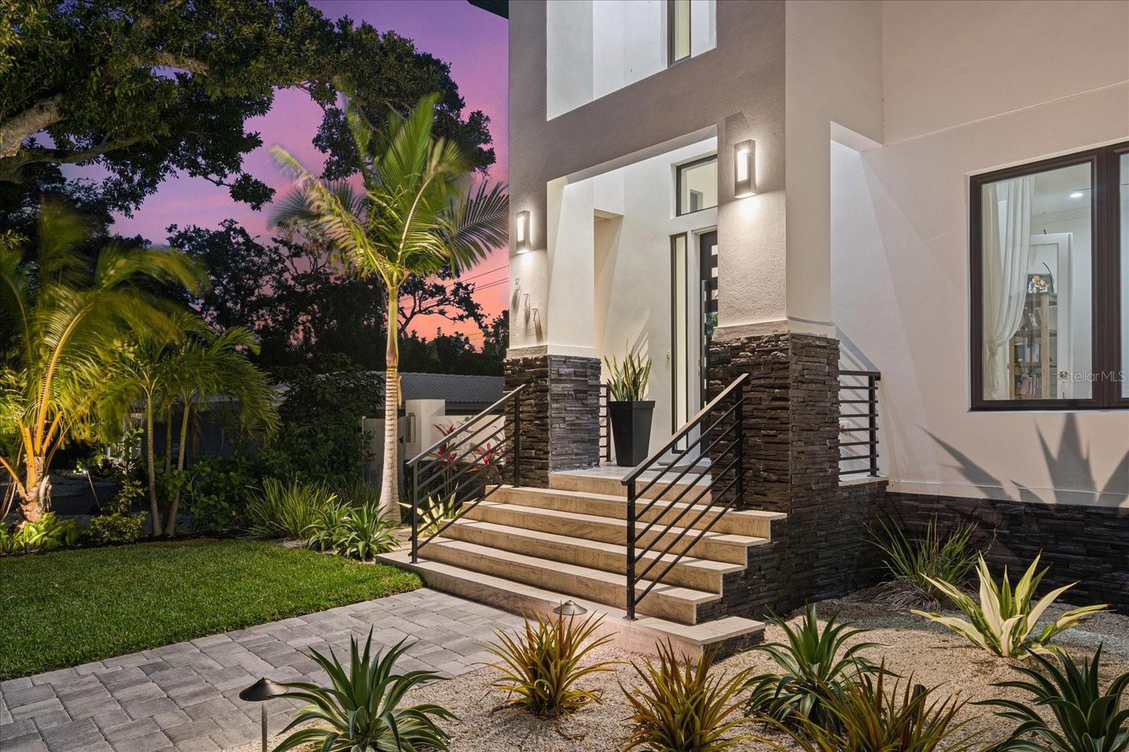 577 VENICE LN