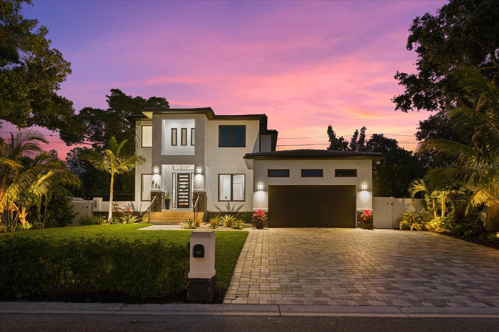 577 VENICE LN