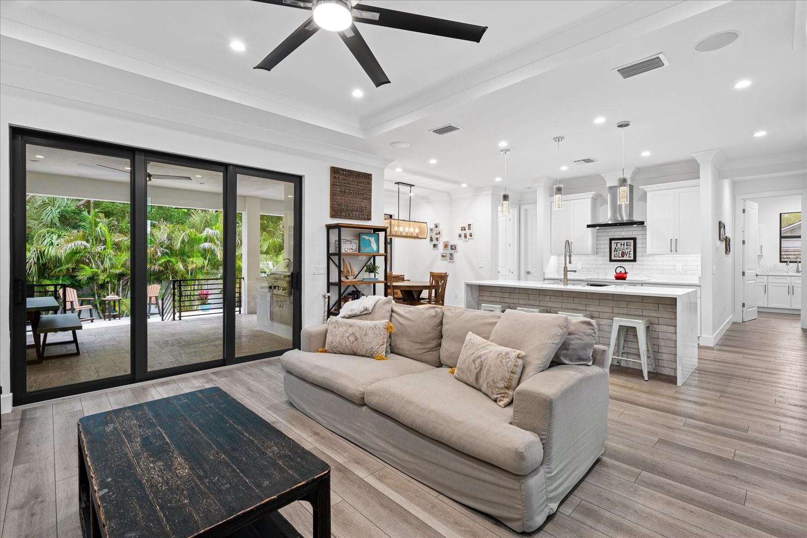 577 VENICE LN
