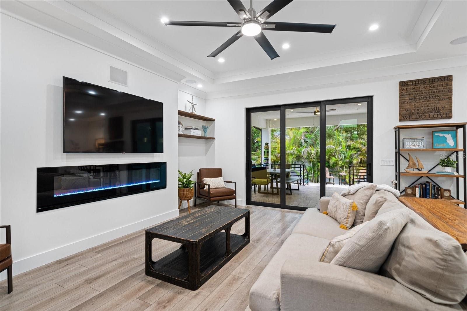 577 VENICE LN