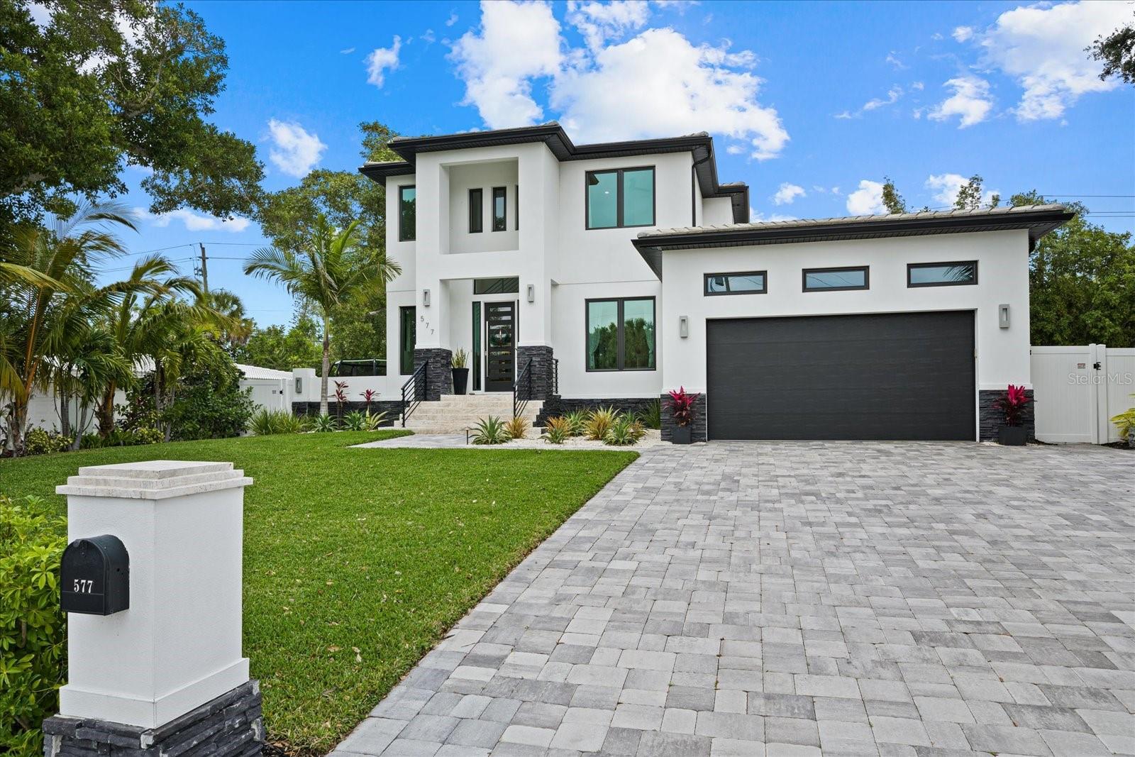 577 VENICE LN