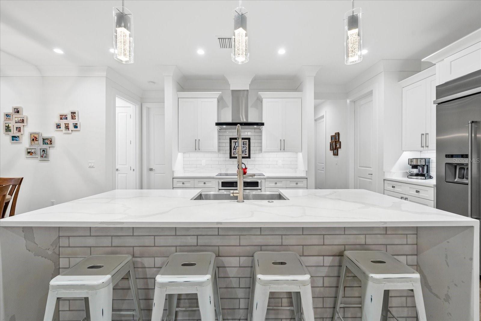 577 VENICE LN