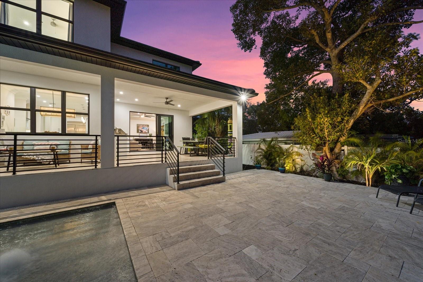 577 VENICE LN