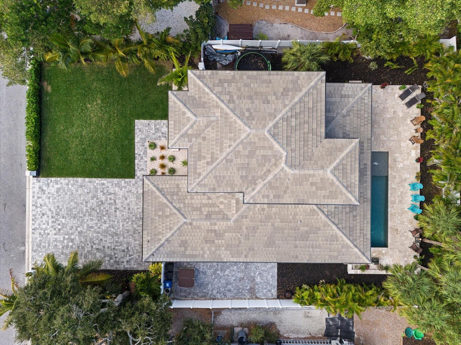577 VENICE LN