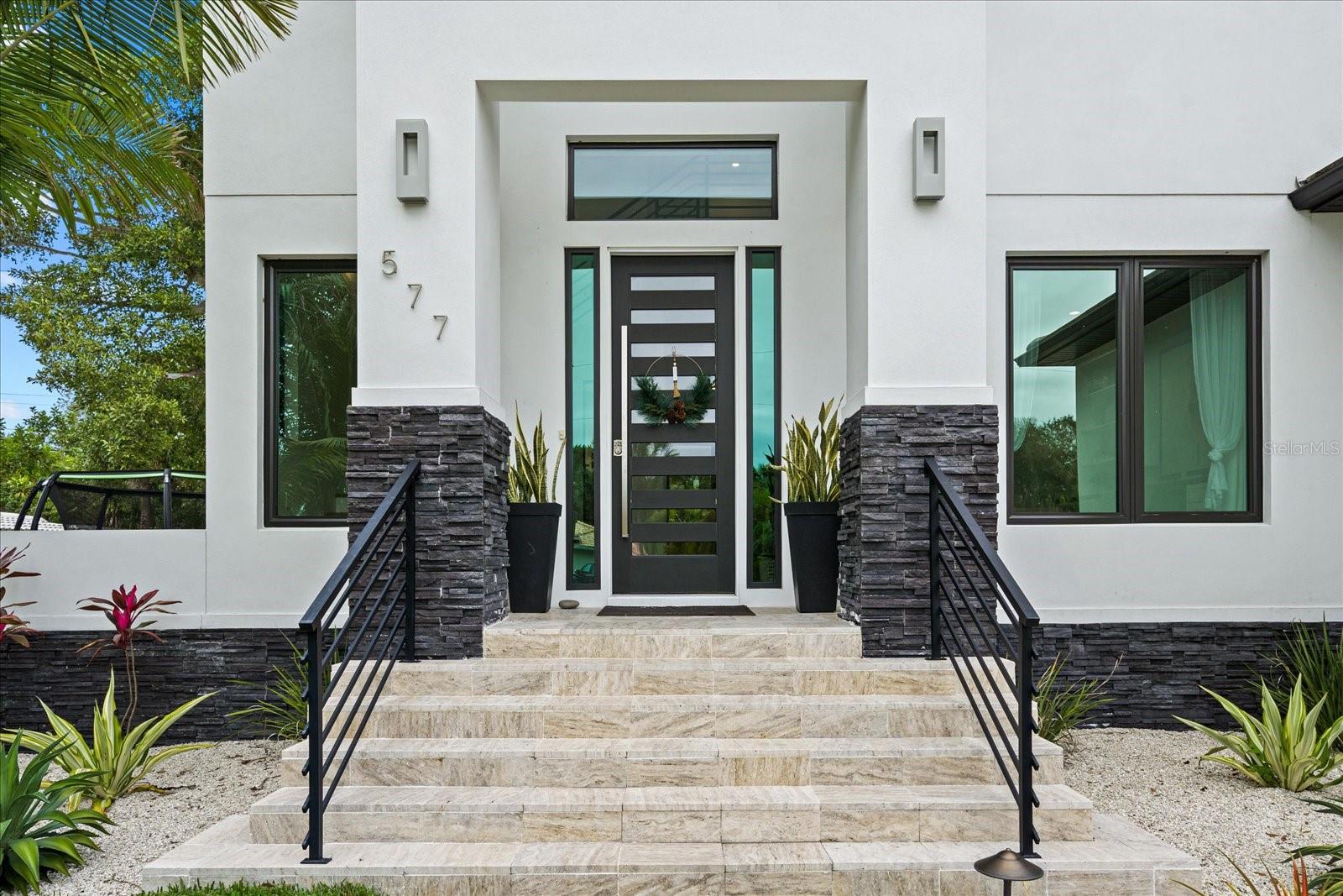 577 VENICE LN