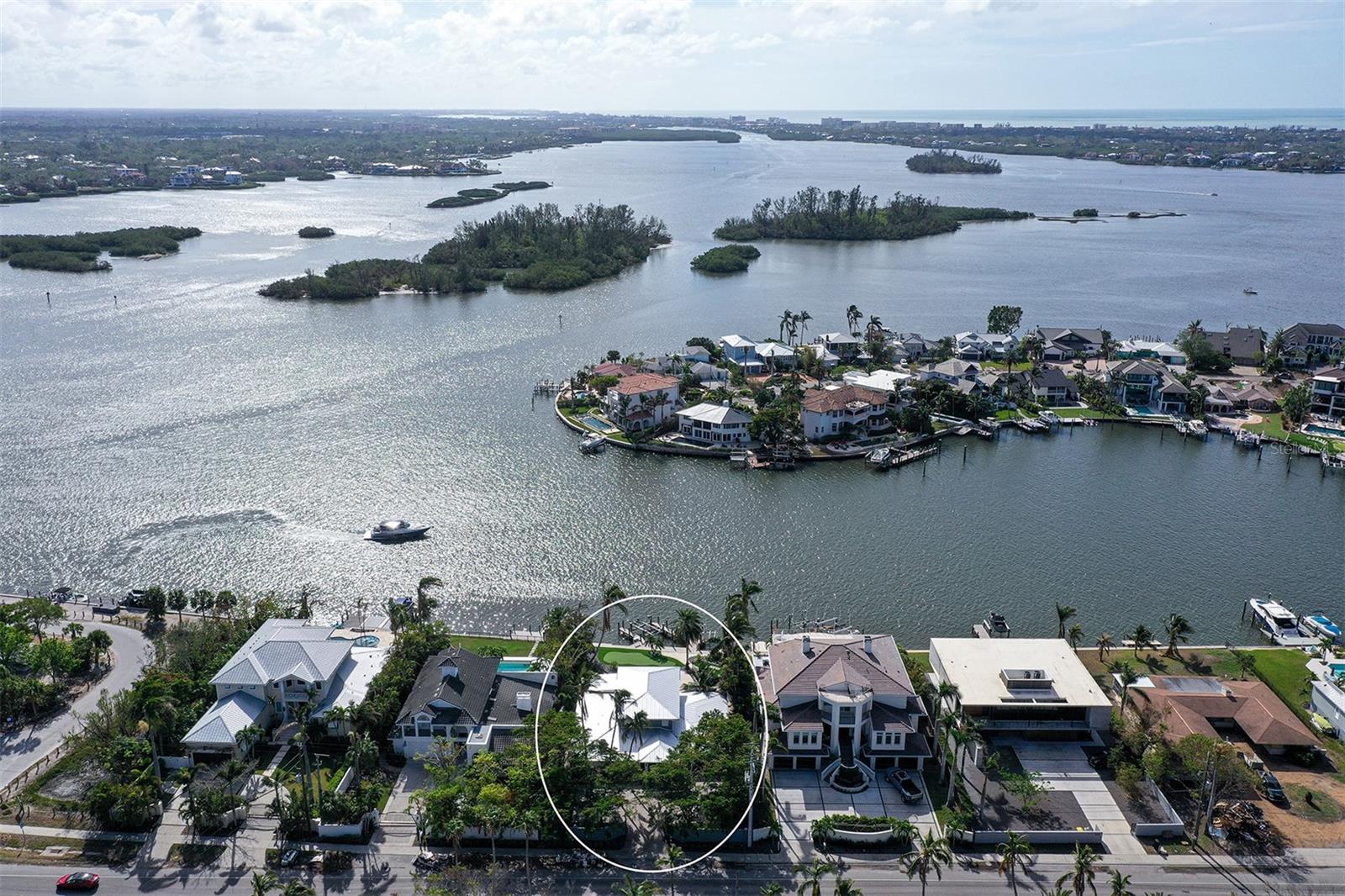 864 SIESTA DR
