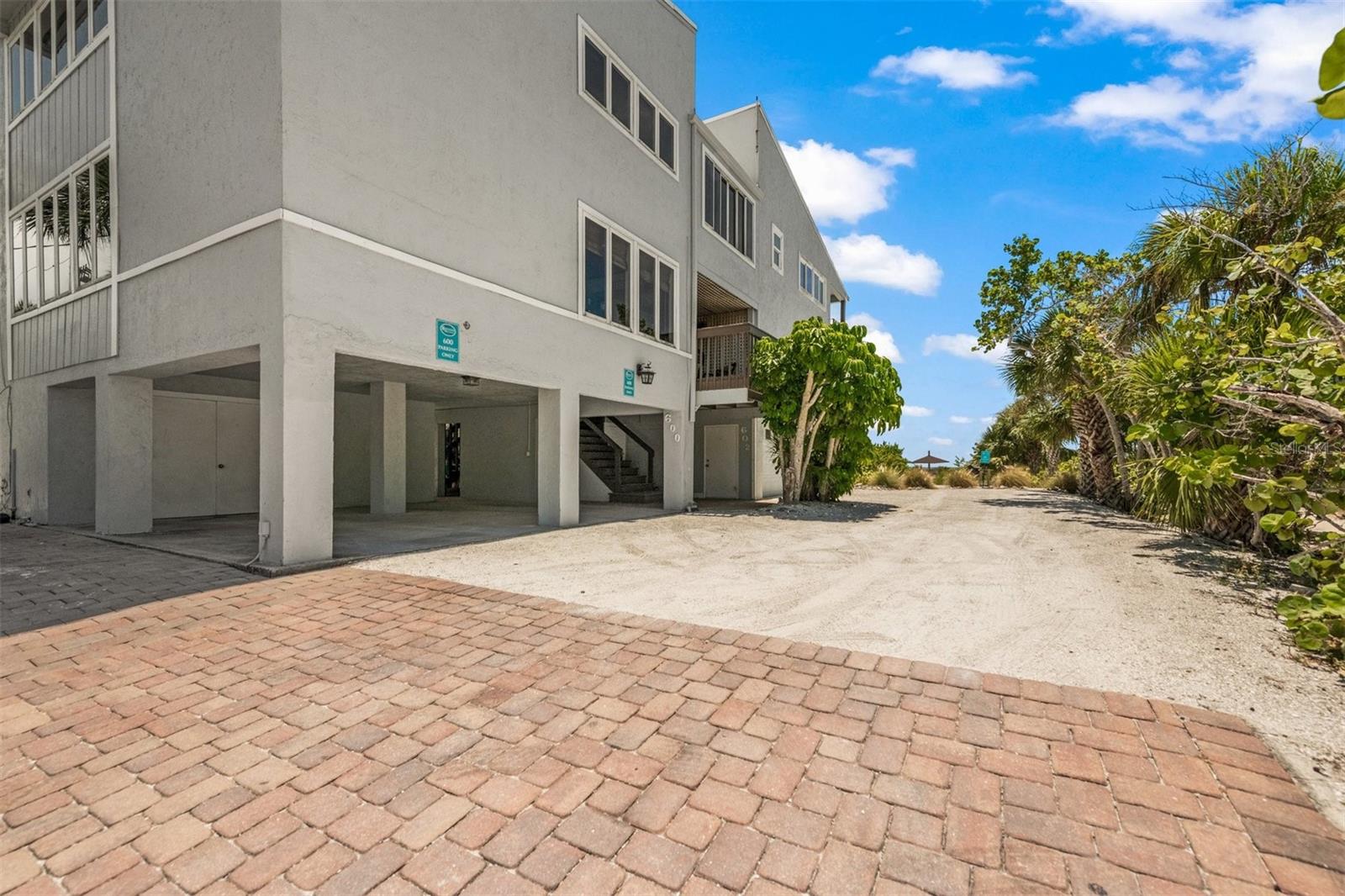 600/602 BEACH RD #1 & 2