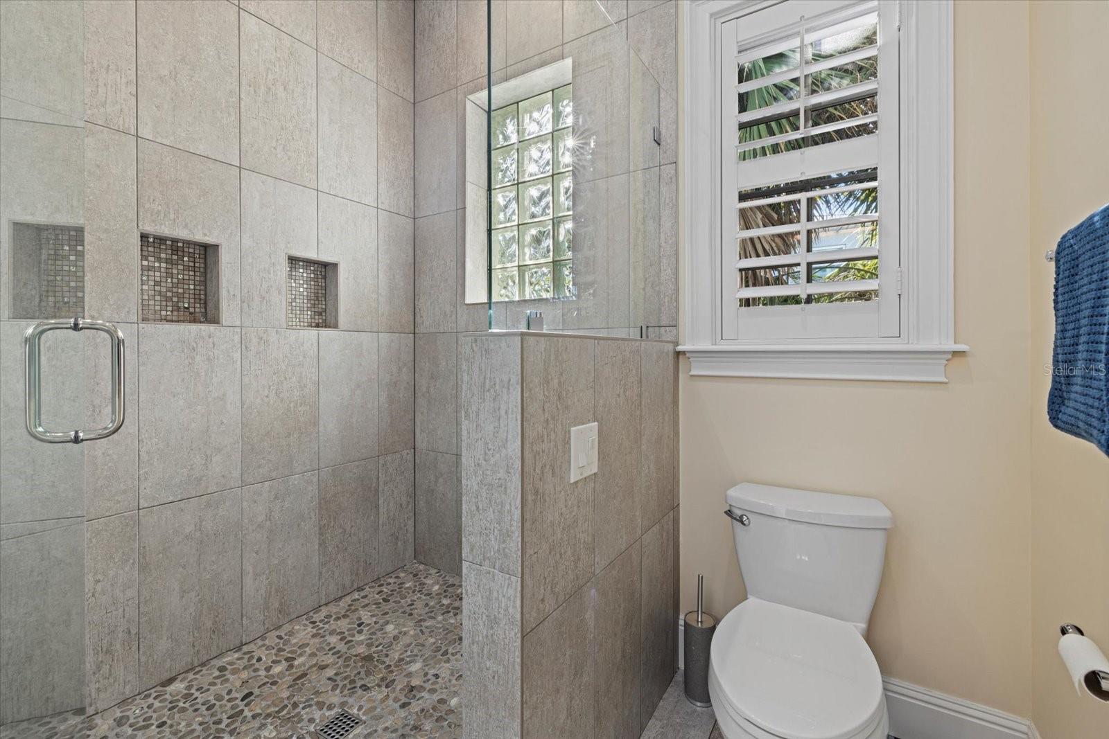 5246 AVENIDA DEL MARE