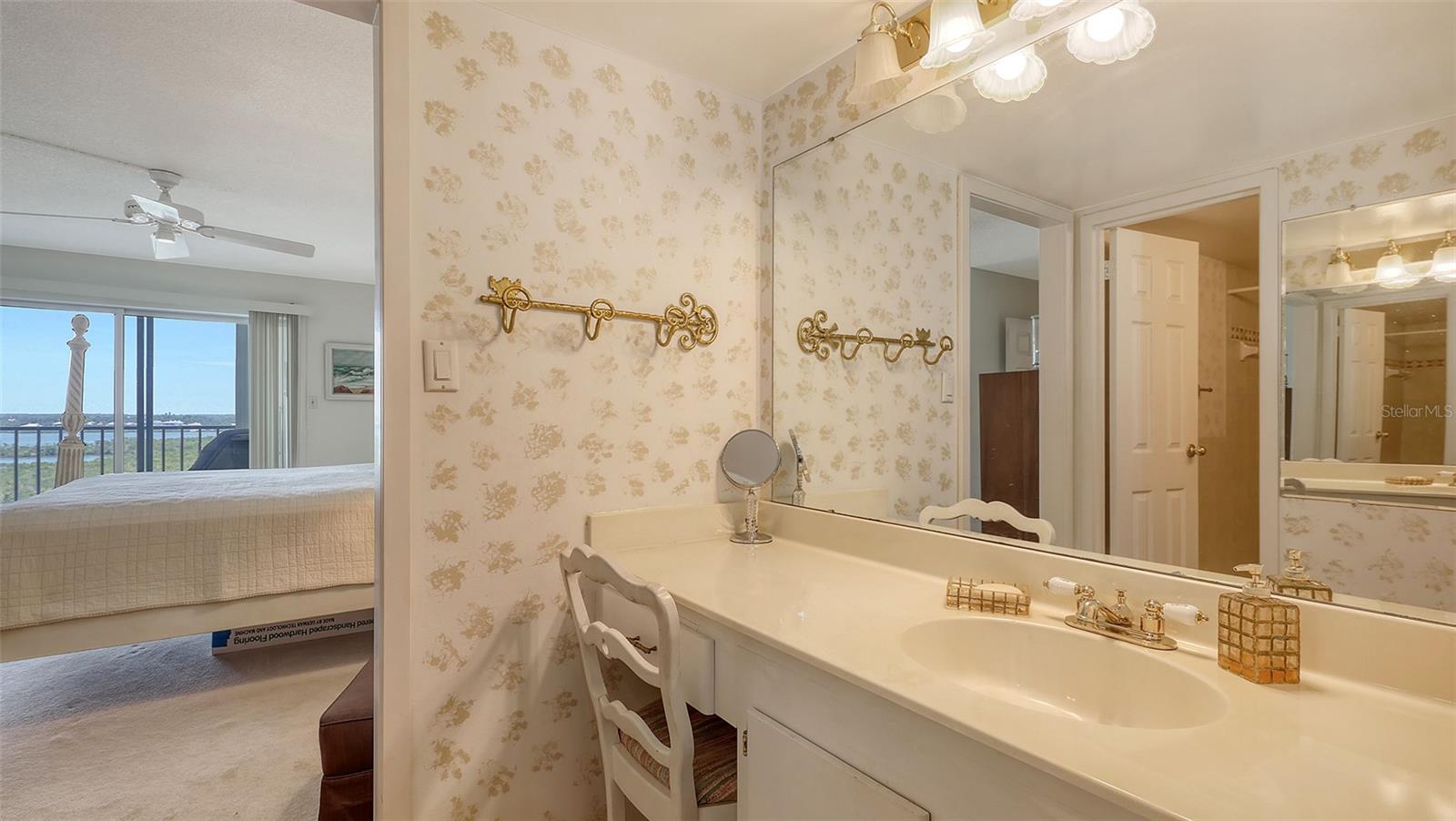 9393 MIDNIGHT PASS RD #P4