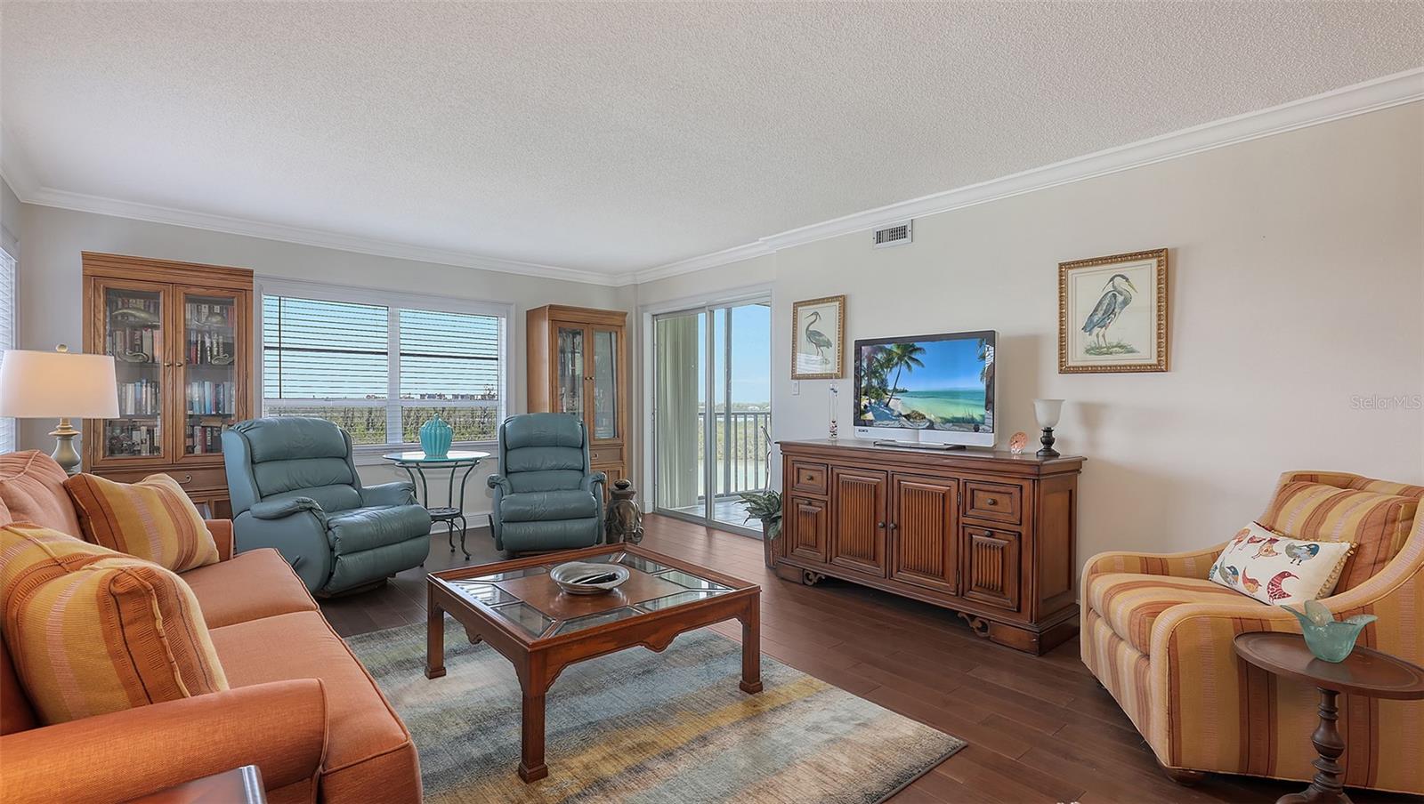 9393 MIDNIGHT PASS RD #P4