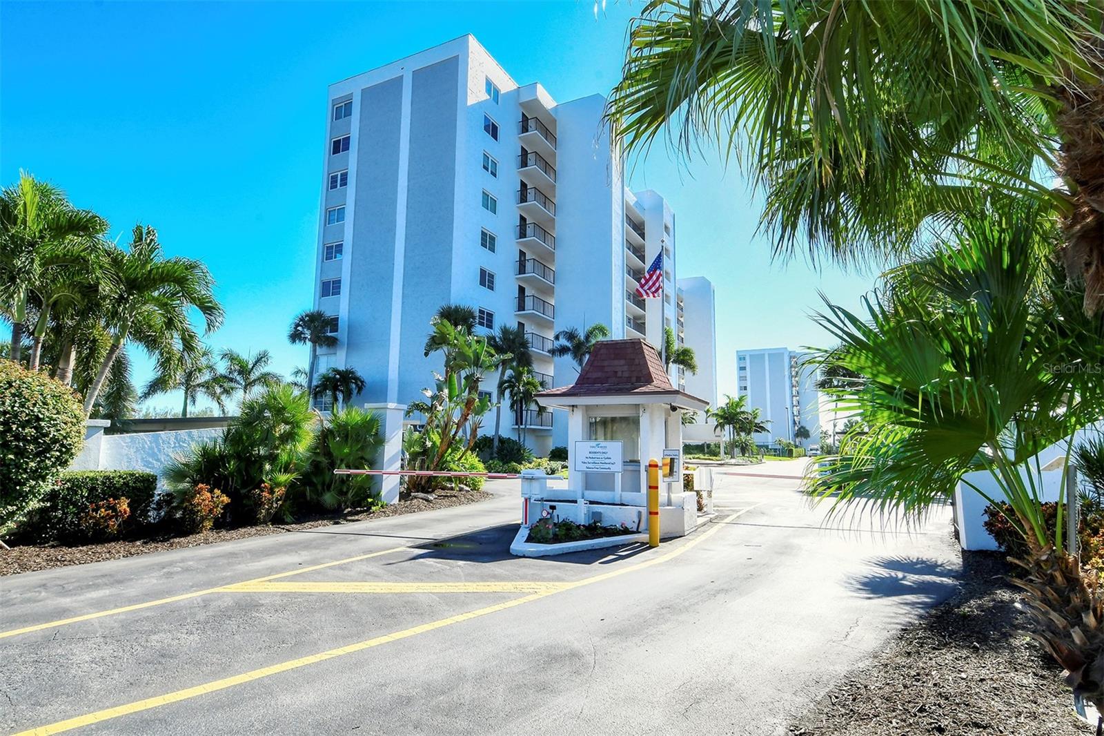 9393 MIDNIGHT PASS RD #P4