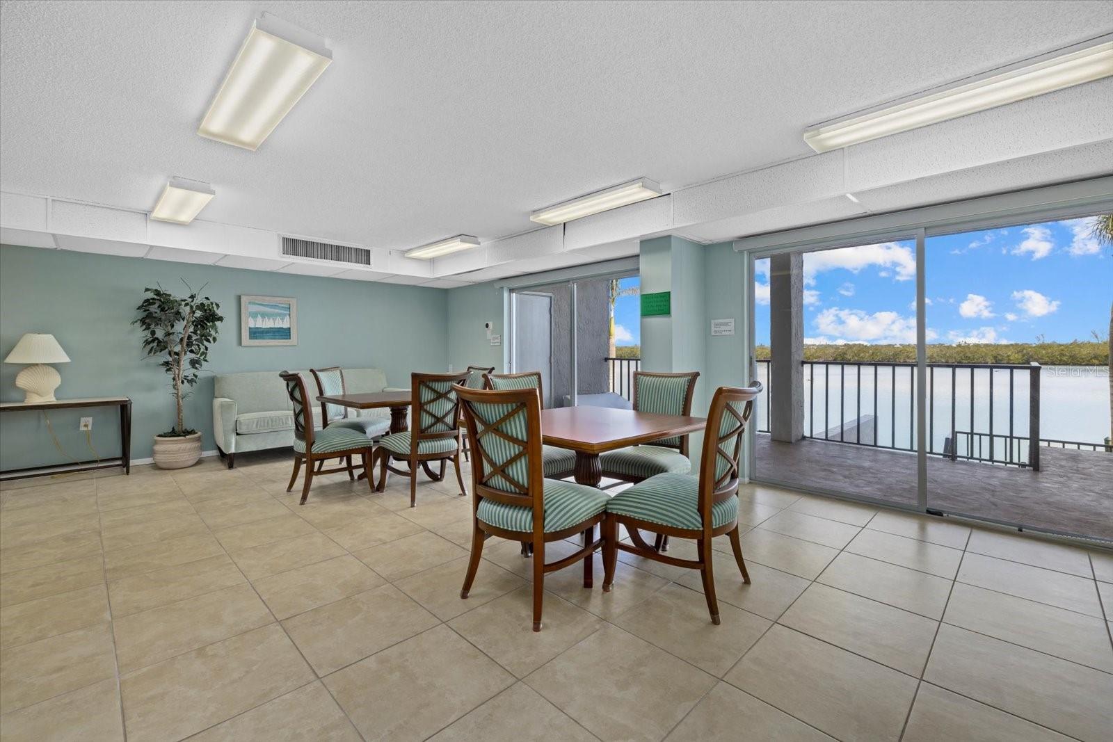 9393 MIDNIGHT PASS RD #P4