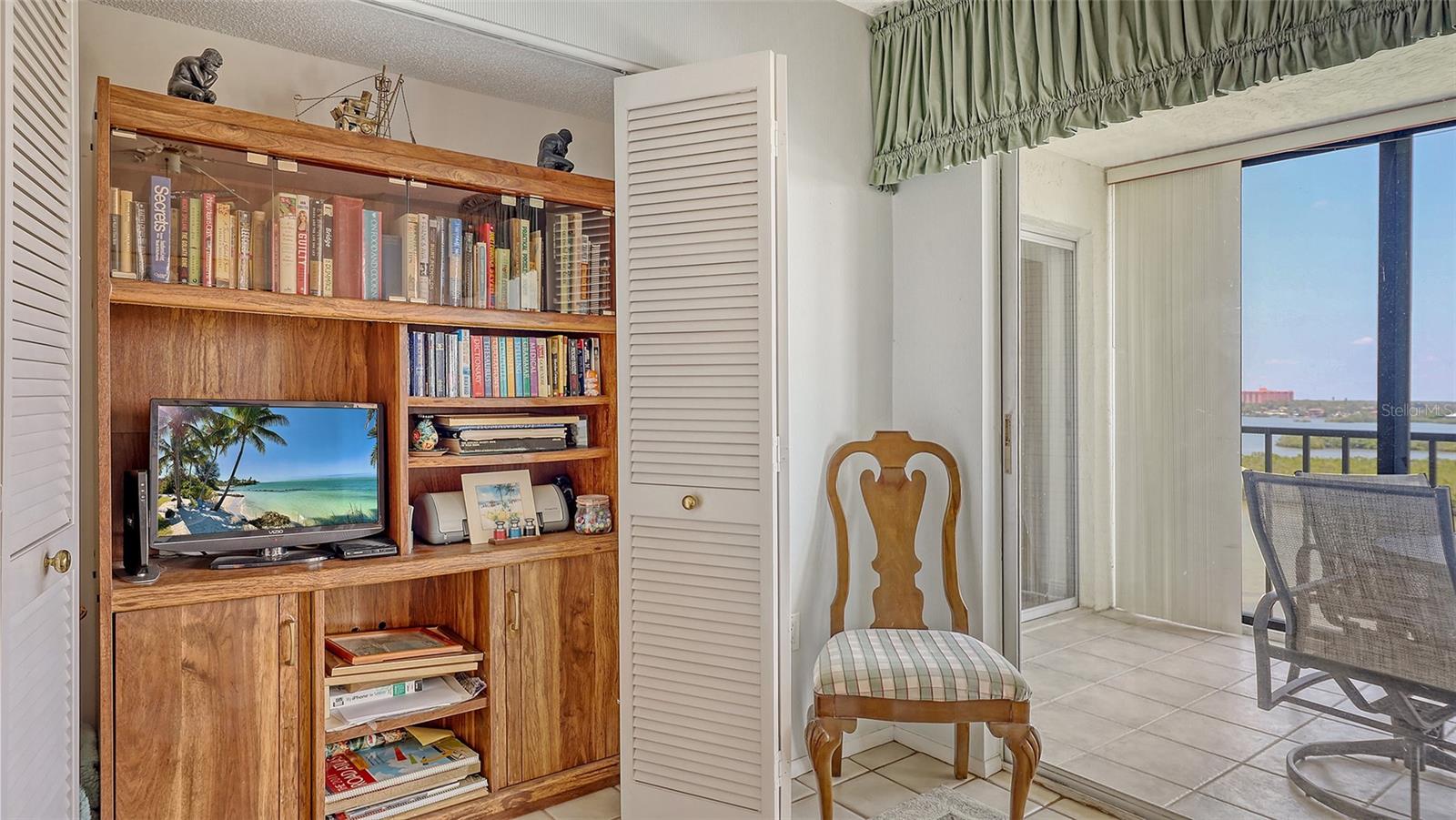 9393 MIDNIGHT PASS RD #P4