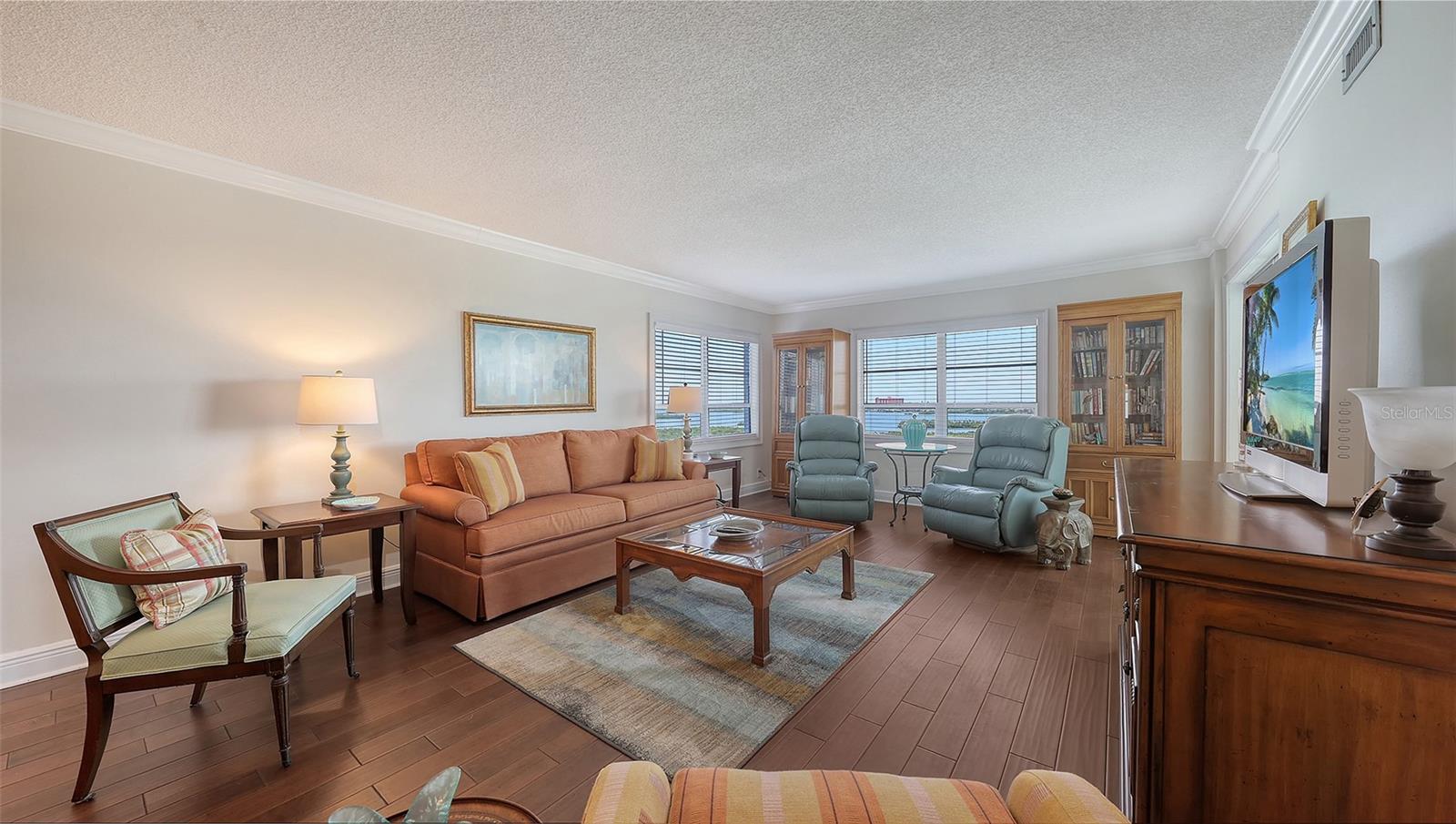 9393 MIDNIGHT PASS RD #P4