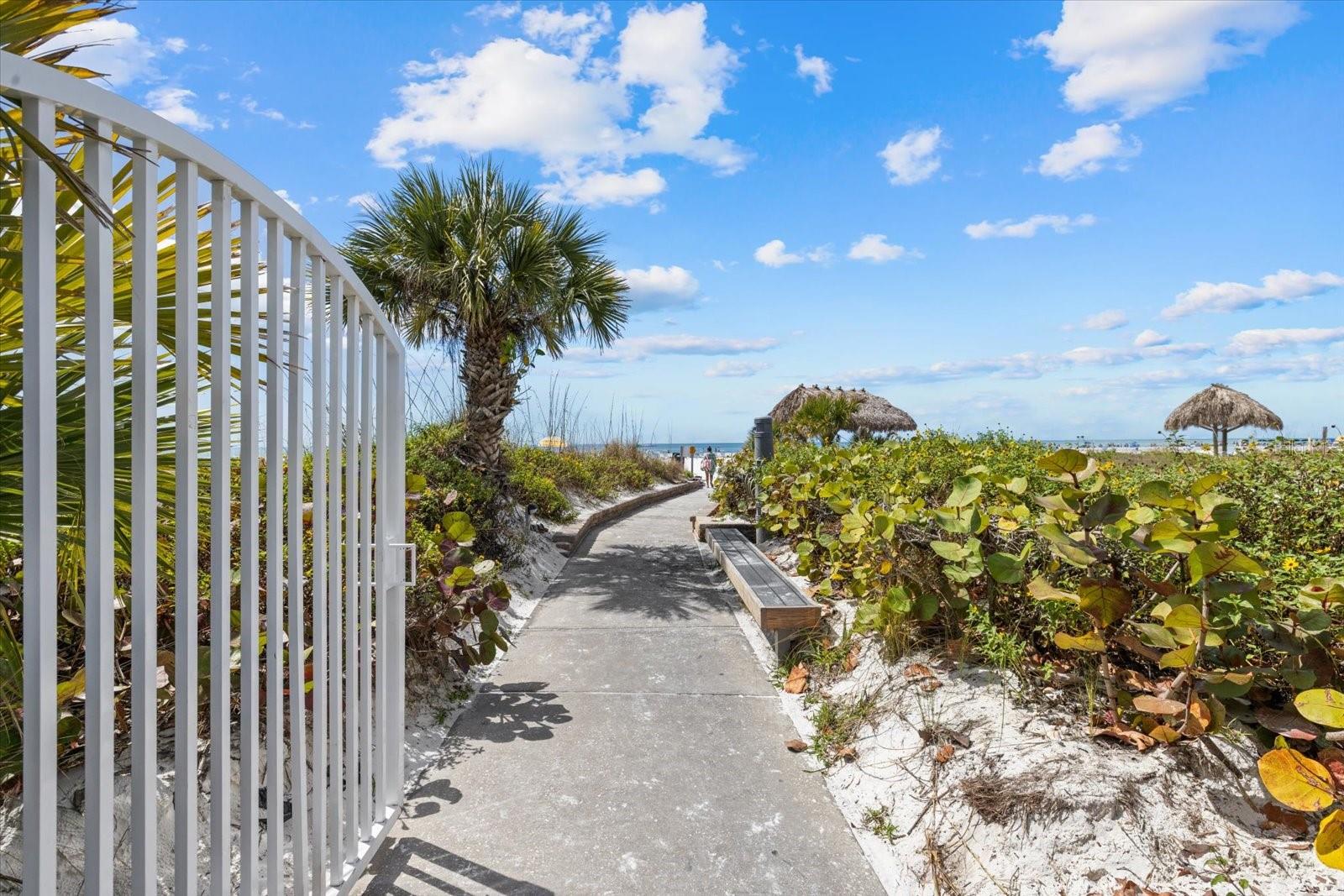 1660 SUMMERHOUSE LN #402