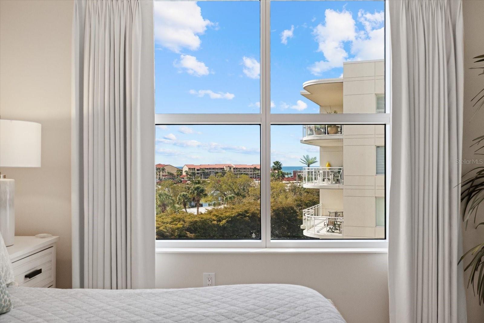 1660 SUMMERHOUSE LN #402