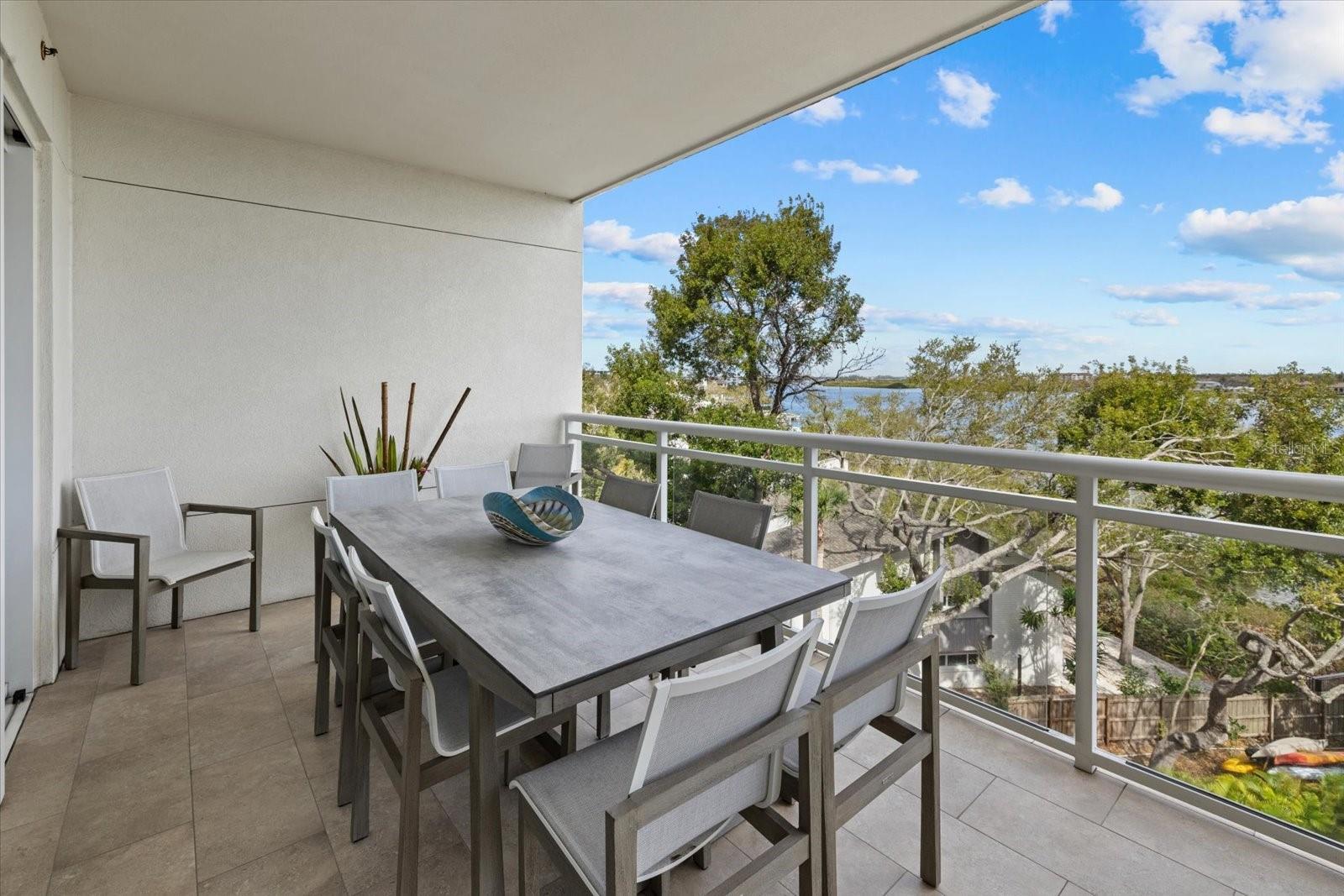 1660 SUMMERHOUSE LN #402