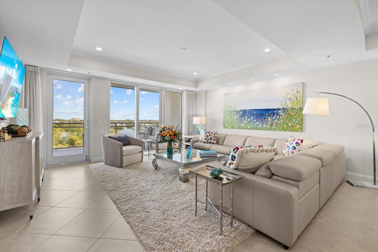 1660 SUMMERHOUSE LN #402