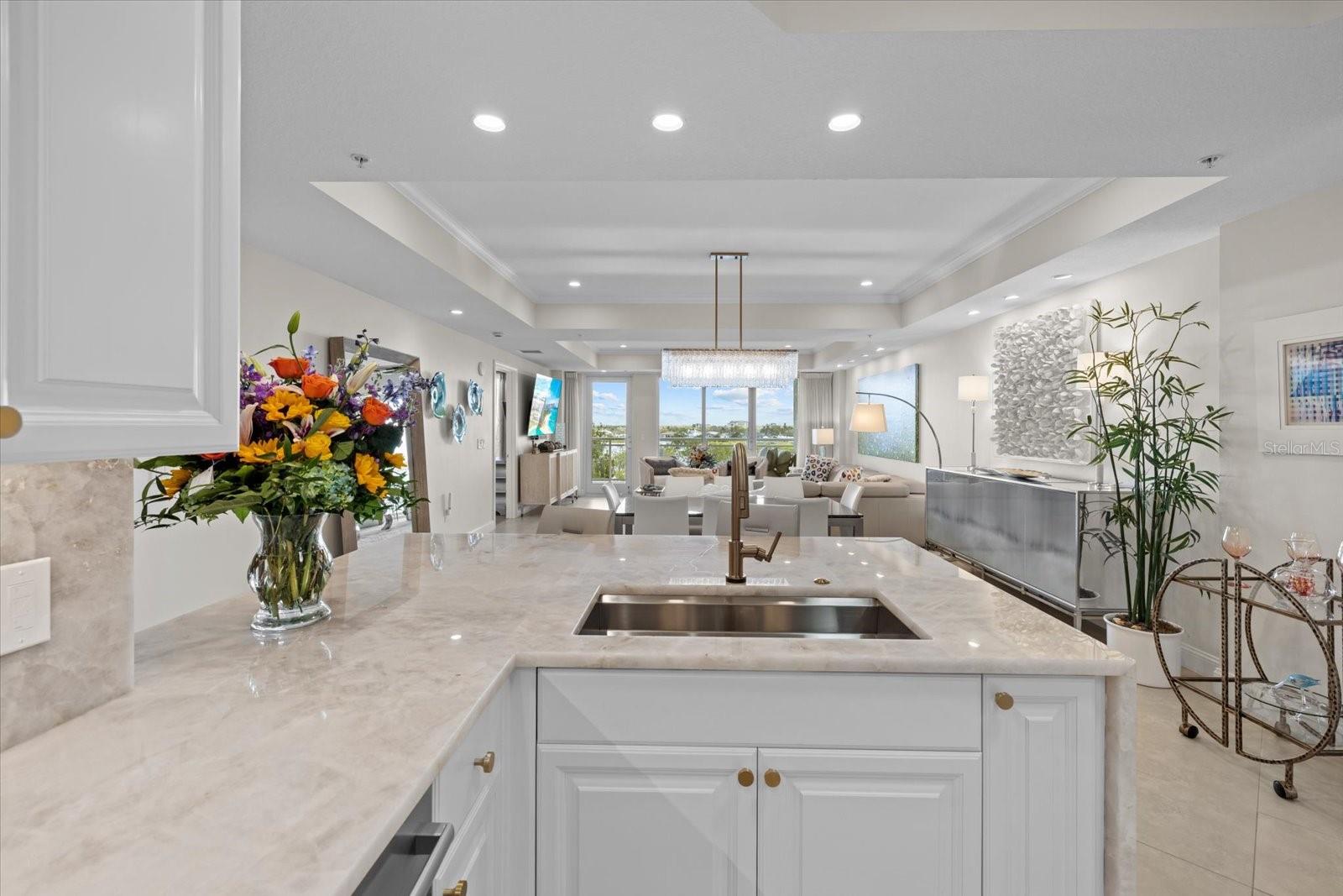 1660 SUMMERHOUSE LN #402