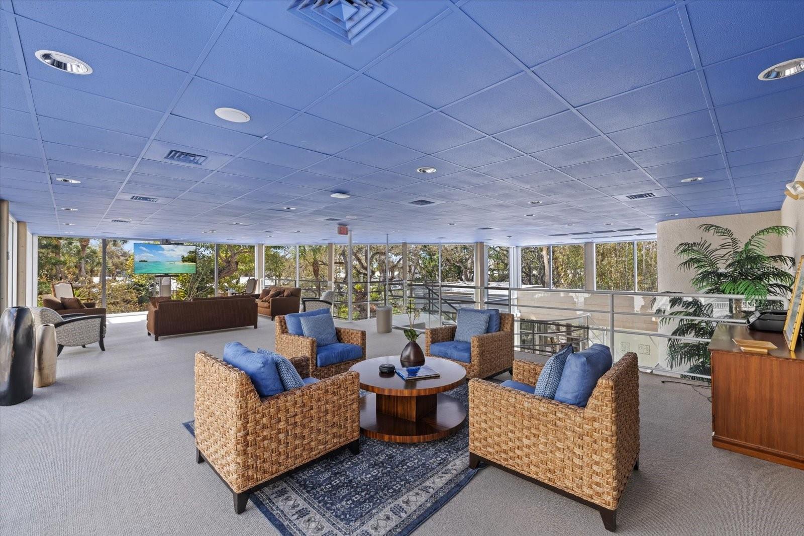 1660 SUMMERHOUSE LN #402