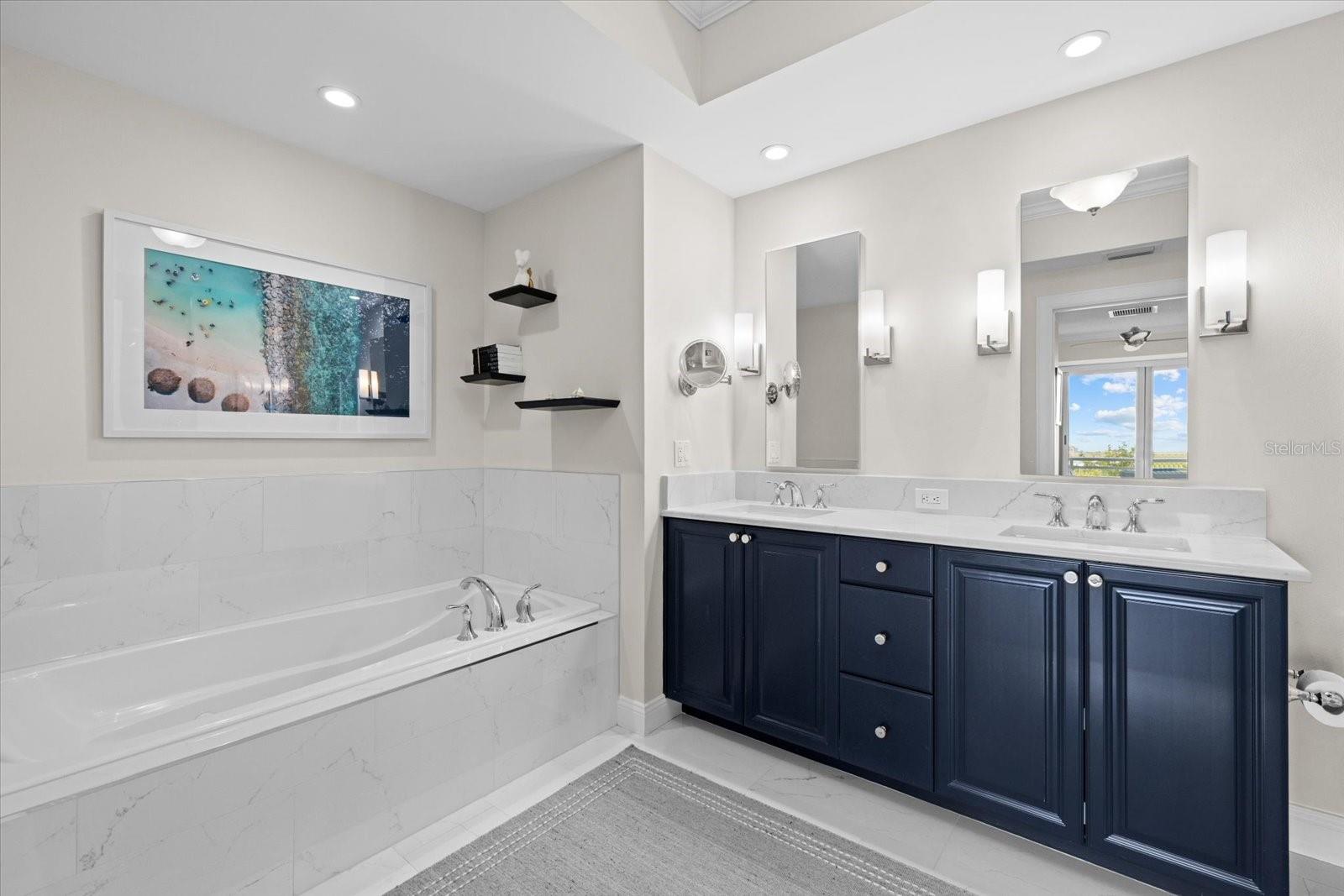 1660 SUMMERHOUSE LN #402