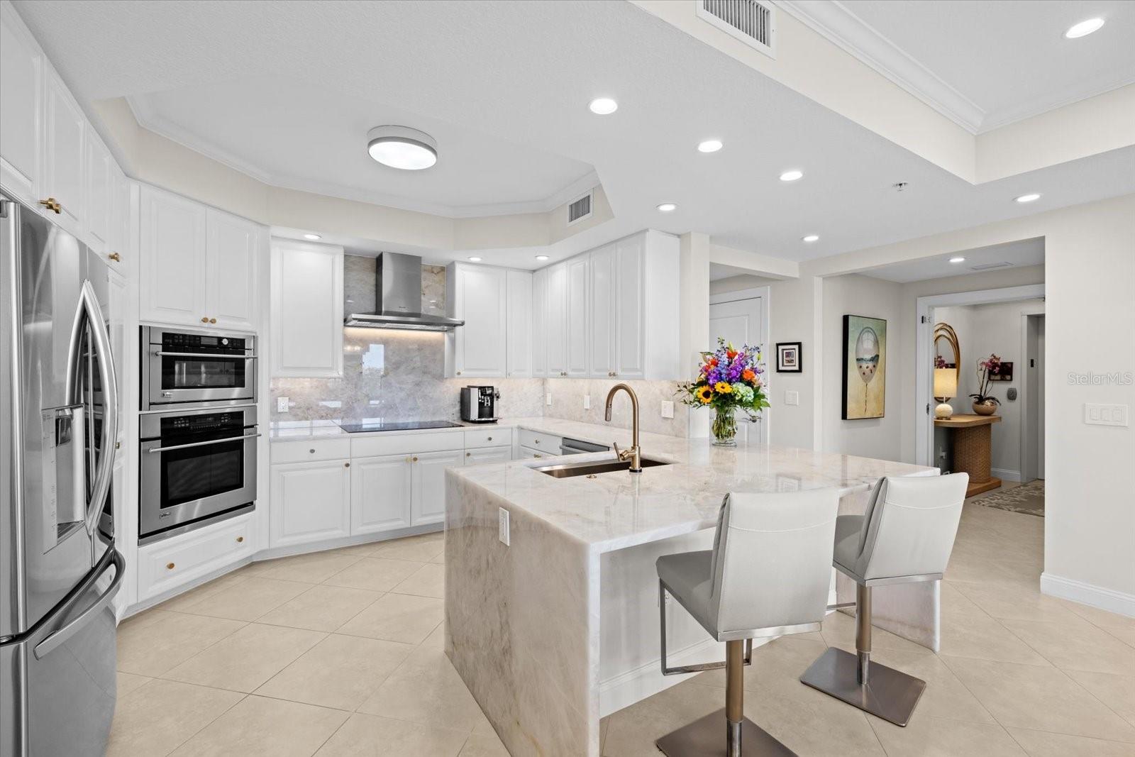 1660 SUMMERHOUSE LN #402