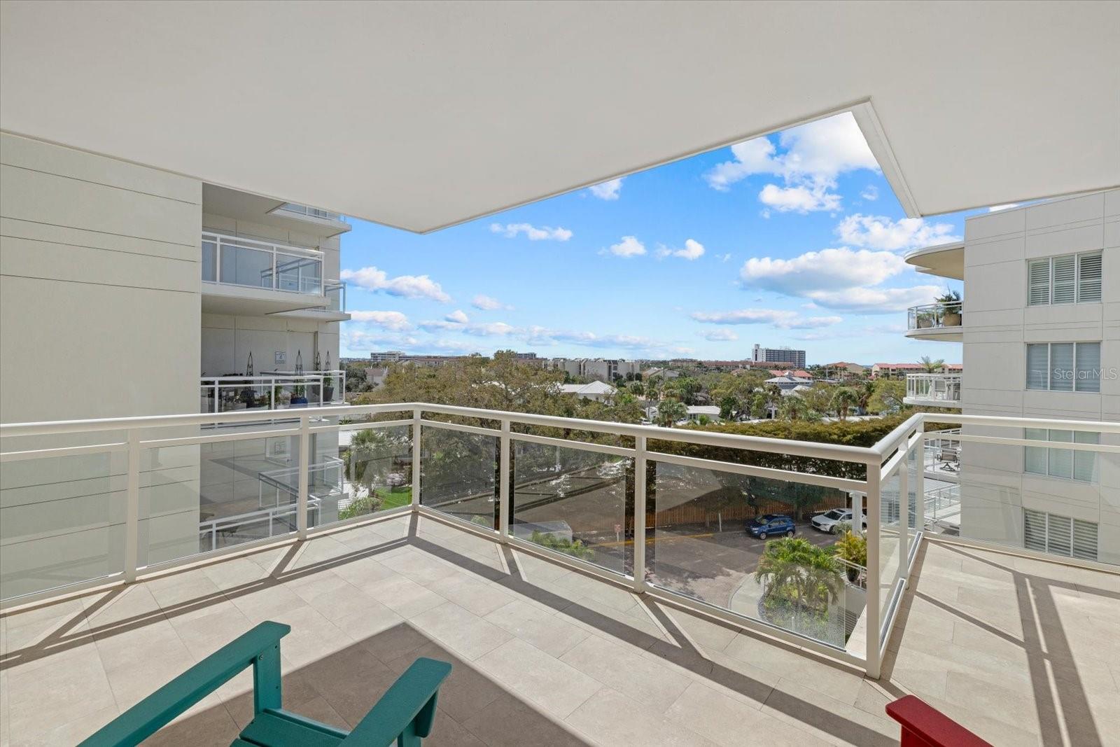 1660 SUMMERHOUSE LN #402