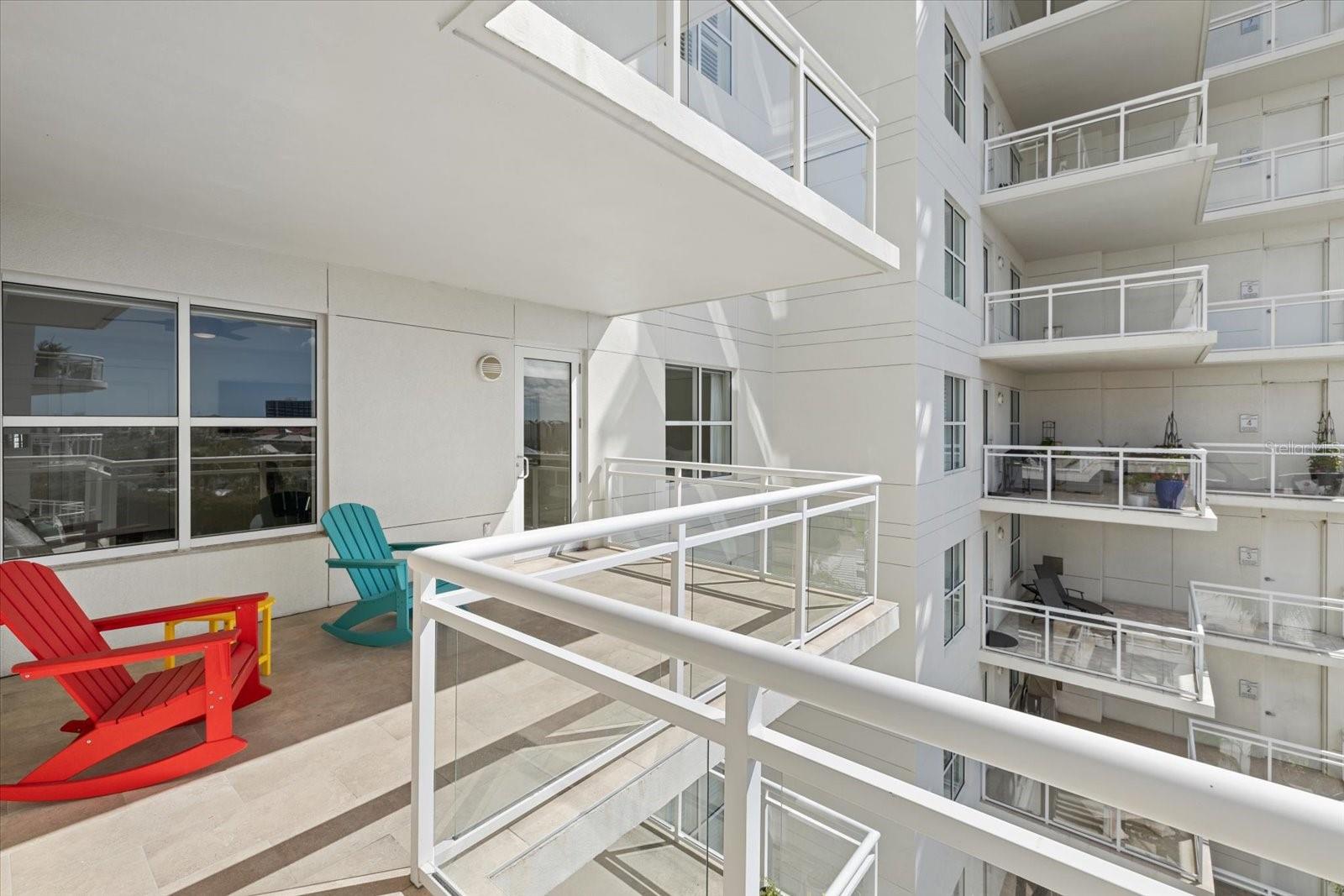 1660 SUMMERHOUSE LN #402