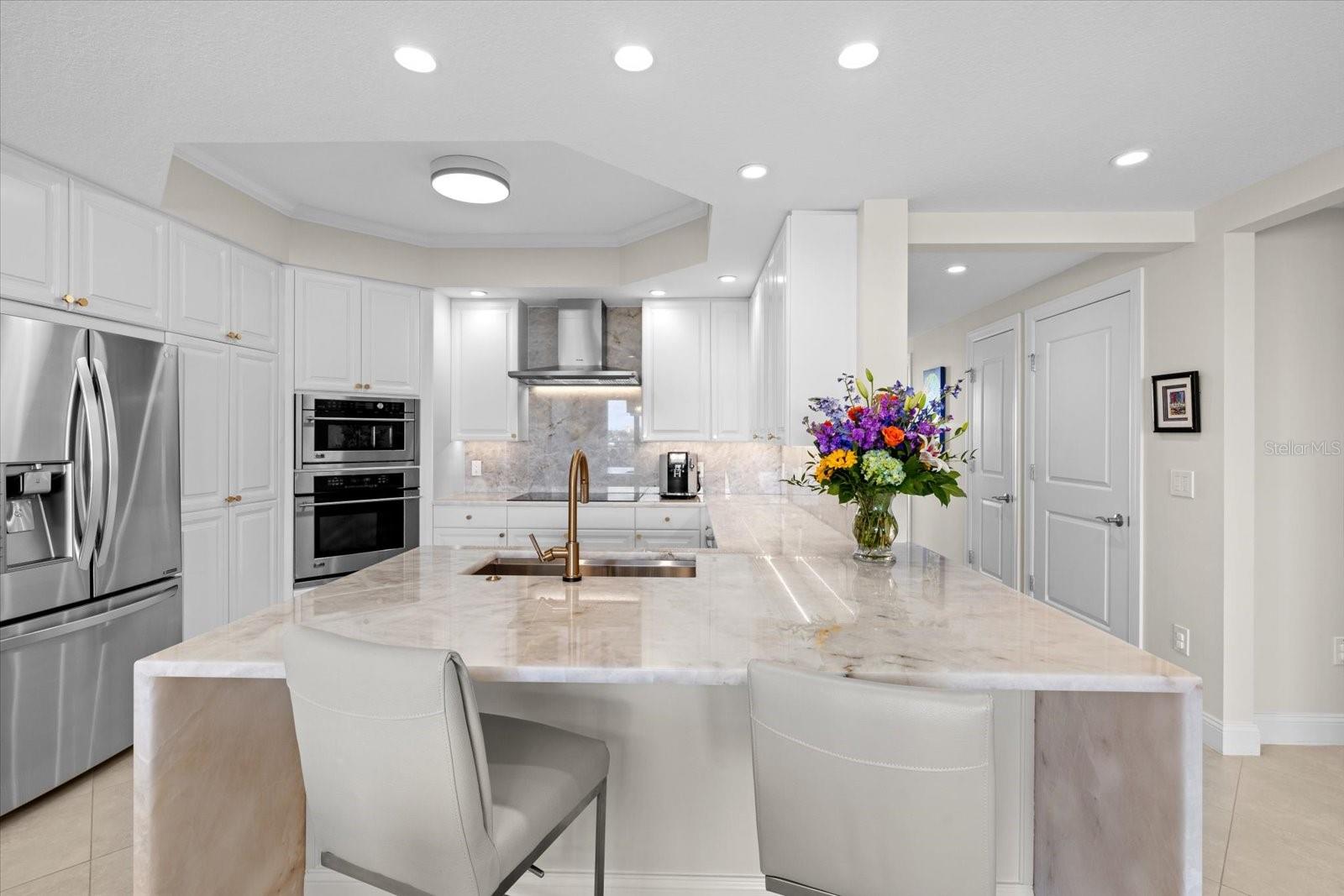 1660 SUMMERHOUSE LN #402