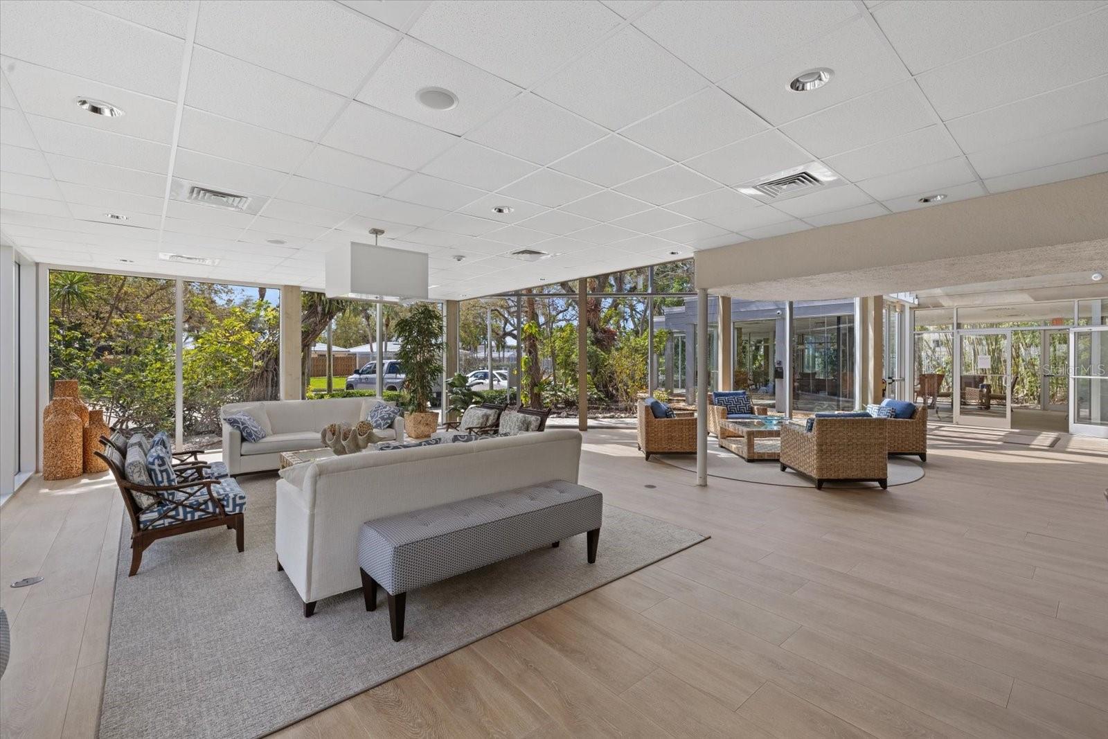 1660 SUMMERHOUSE LN #402