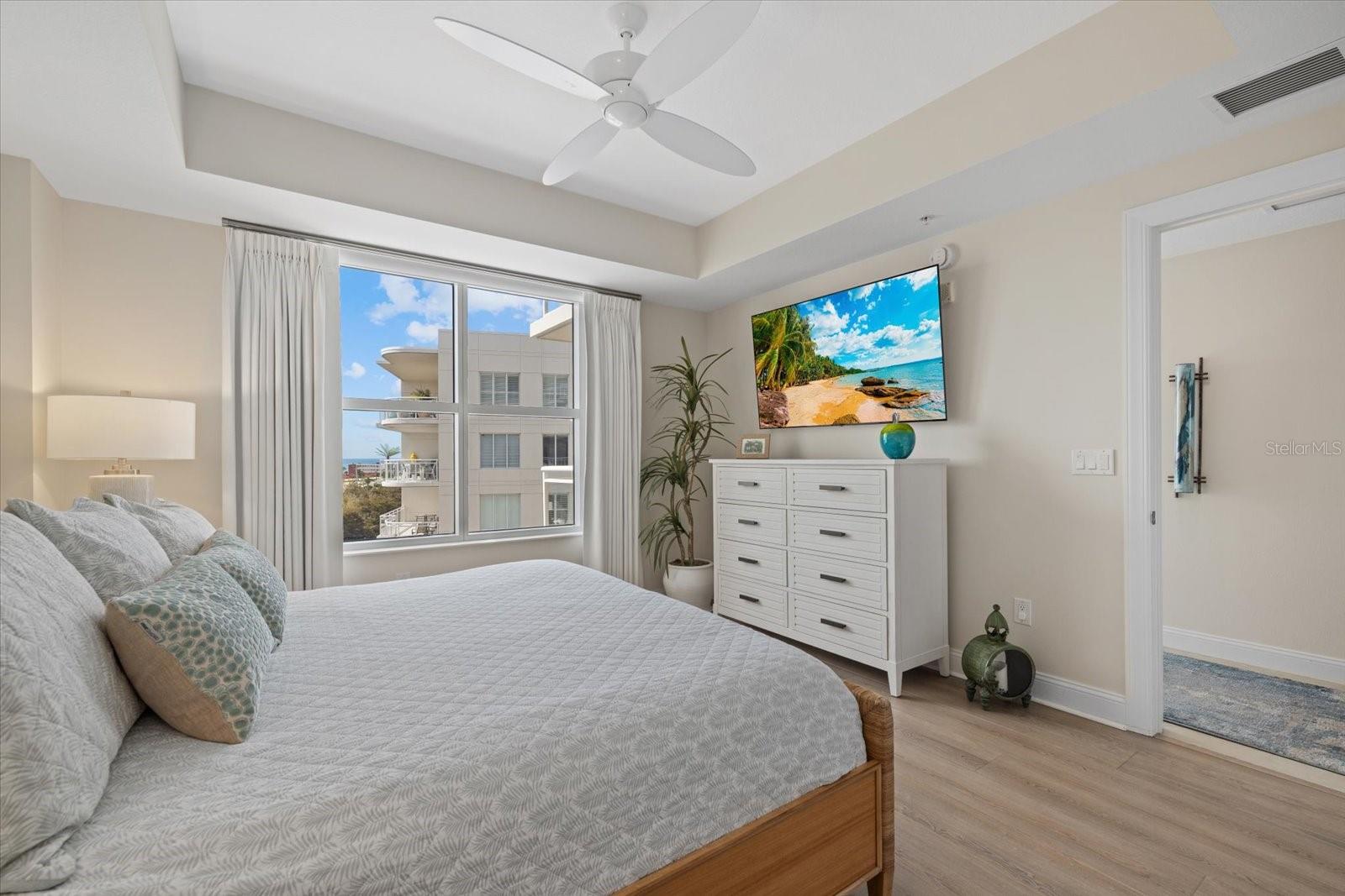 1660 SUMMERHOUSE LN #402