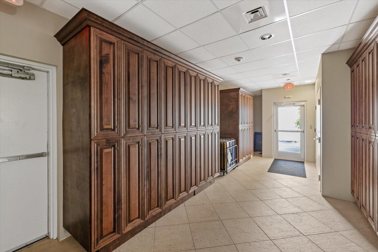 1660 SUMMERHOUSE LN #402