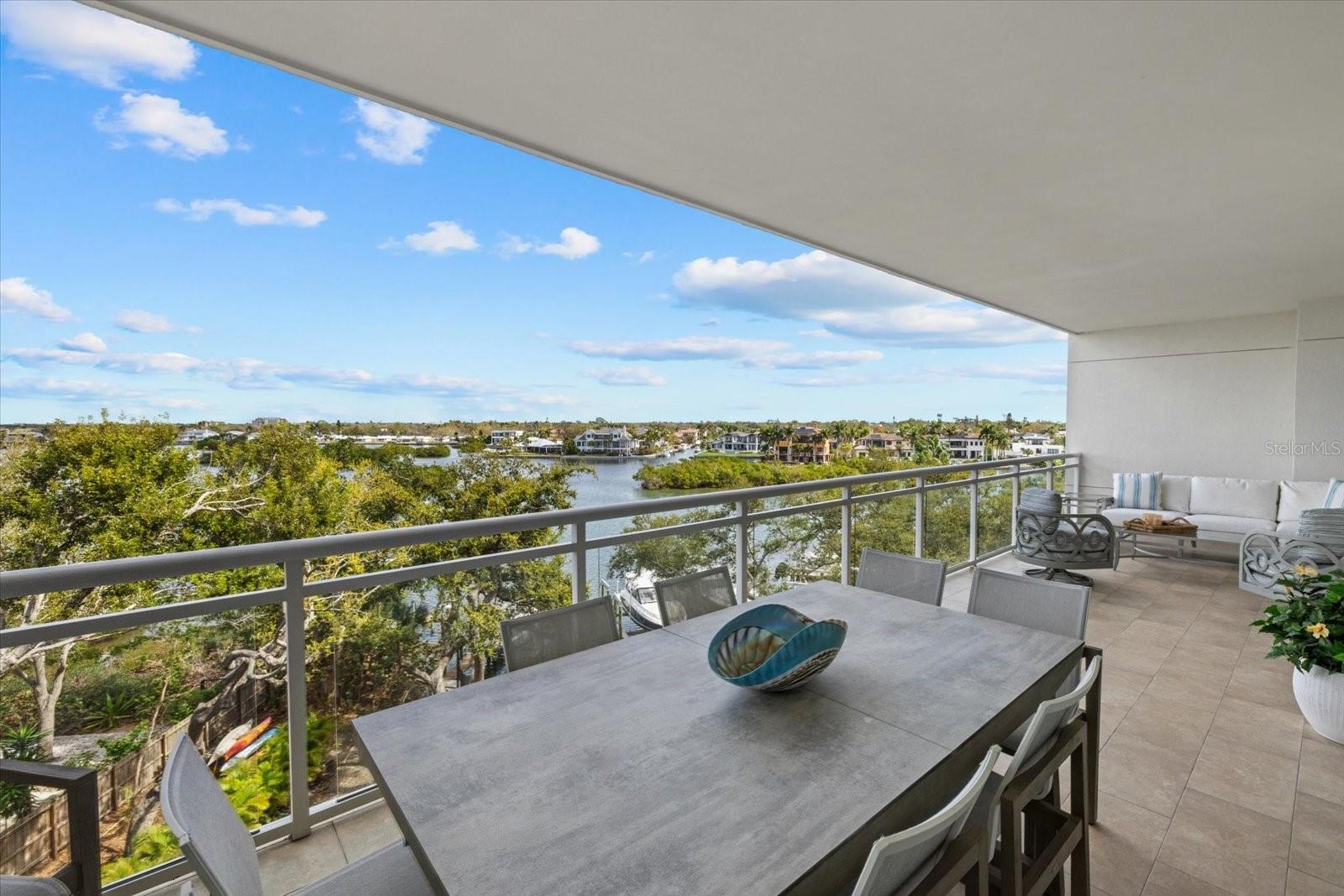 1660 SUMMERHOUSE LN #402