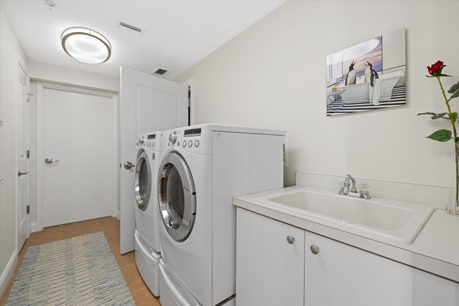 1660 SUMMERHOUSE LN #402