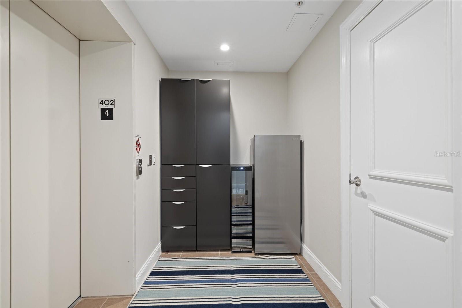 1660 SUMMERHOUSE LN #402