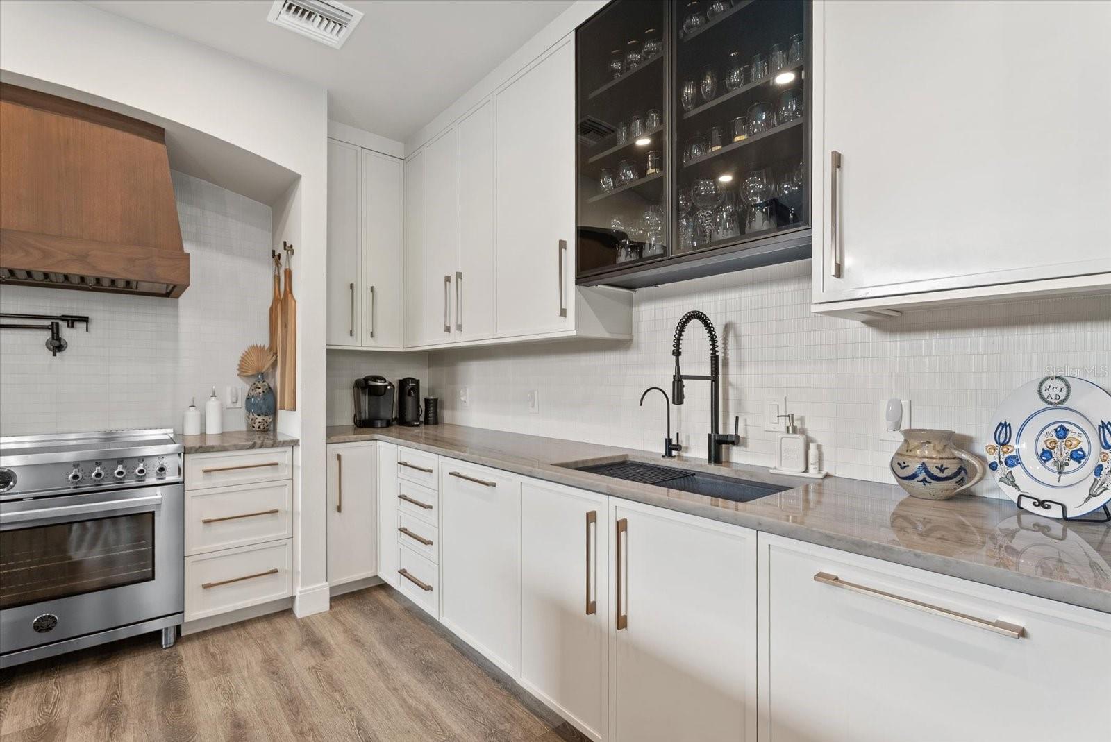5307 AVENIDA DEL MARE