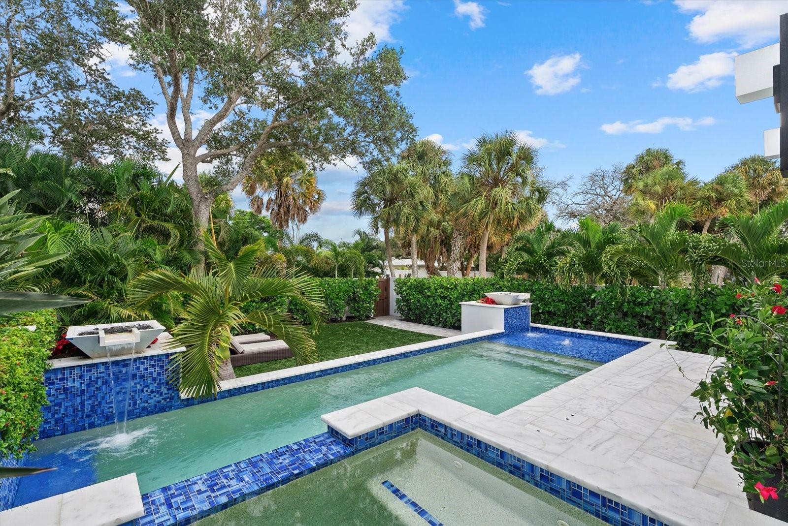 5307 AVENIDA DEL MARE