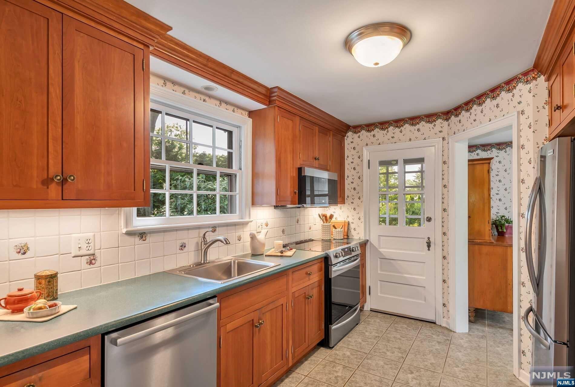 656 Sherwood Road
