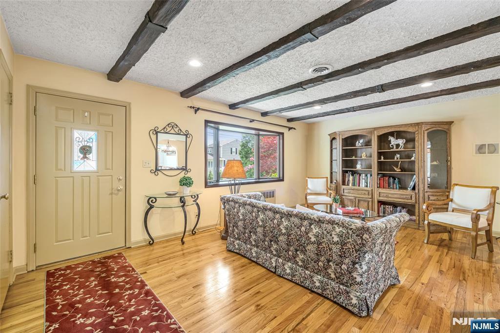 7 Chestnut Place
