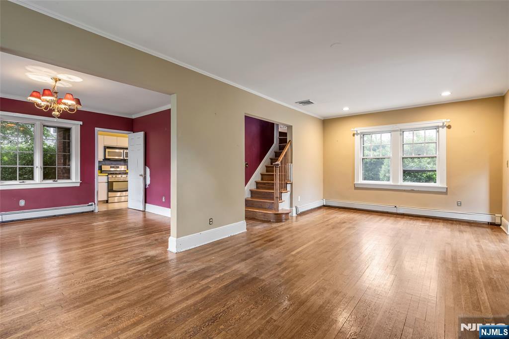 332 Meadowbrook Avenue