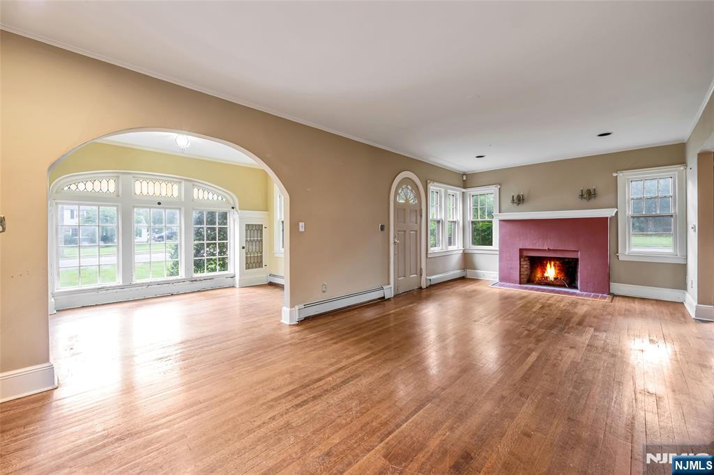 332 Meadowbrook Avenue