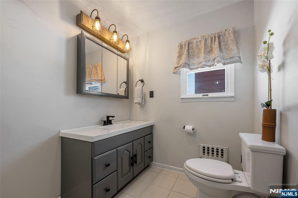 10-09 Charles Street